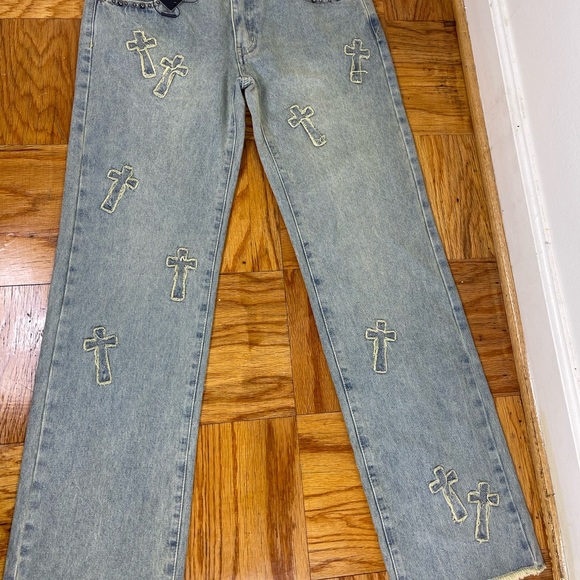 Fashion Nova Women's Light Gray Straight Leg Jeans - Picture 2 of 8